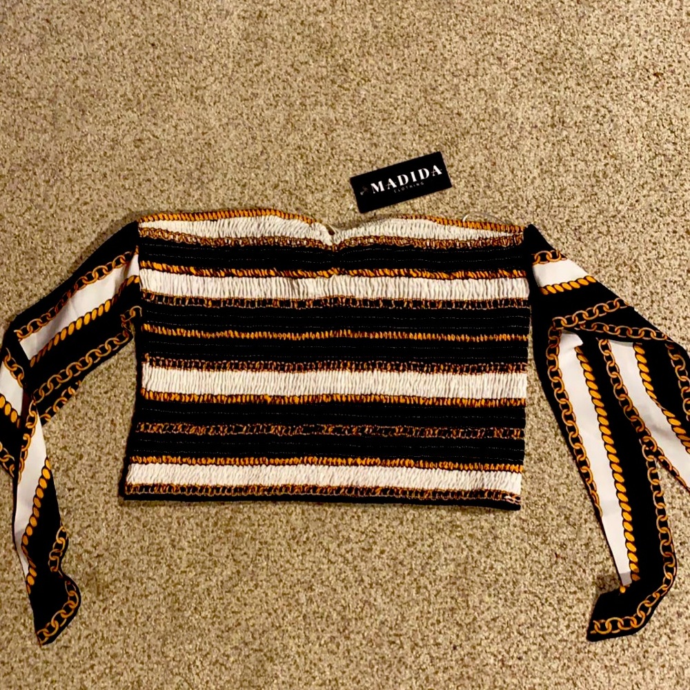 Madida crop top w flowy sleeves